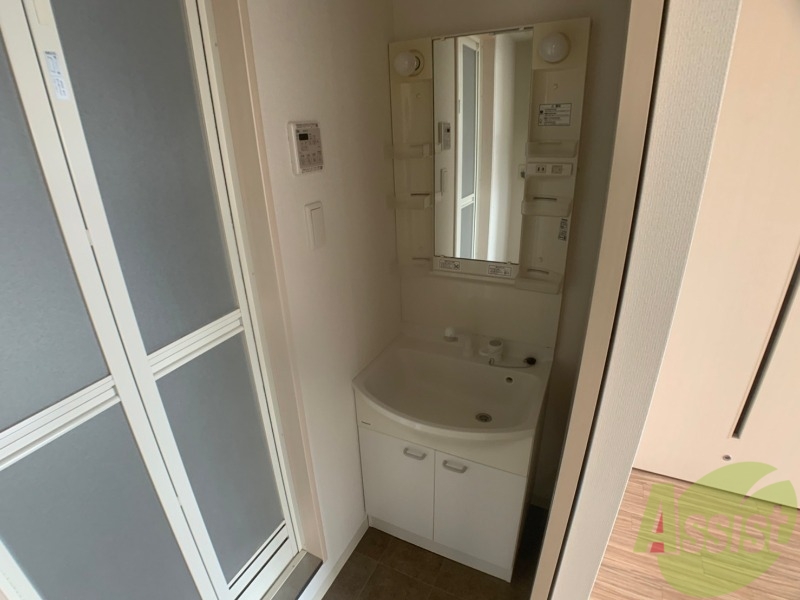 洗面設備　シャンプードレッサー。身支度はここでばっちり。