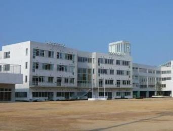 中学校　芝園中学校（中学校）まで1900m