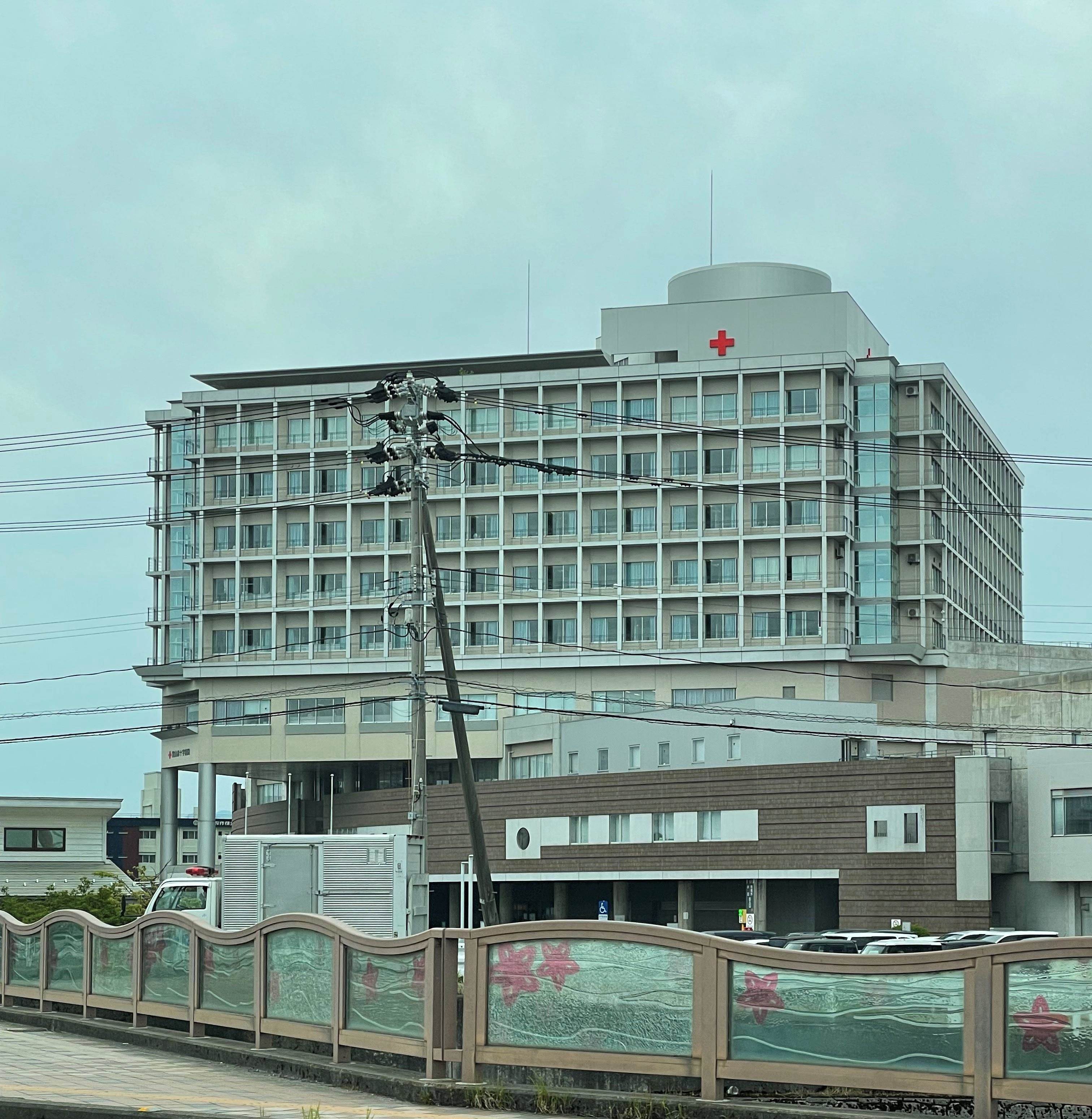 病院　富山赤十字病院（病院）まで732m