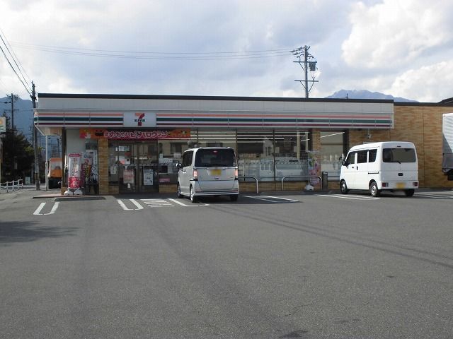 コンビニ　セブンイレブン　大町九日町店（コンビニ）まで1300m
