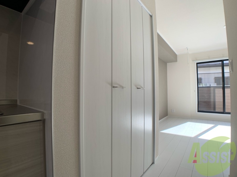 収納　収納はこちらのクローゼットをお使いください。