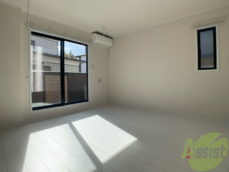 居室・リビング　８．２帖のリビングです。広々としていますね。