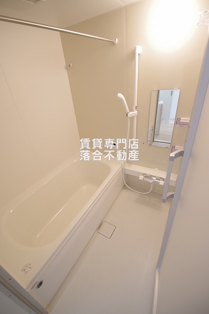 バス・シャワールーム　追い炊き機能、浴室乾燥機付き♪