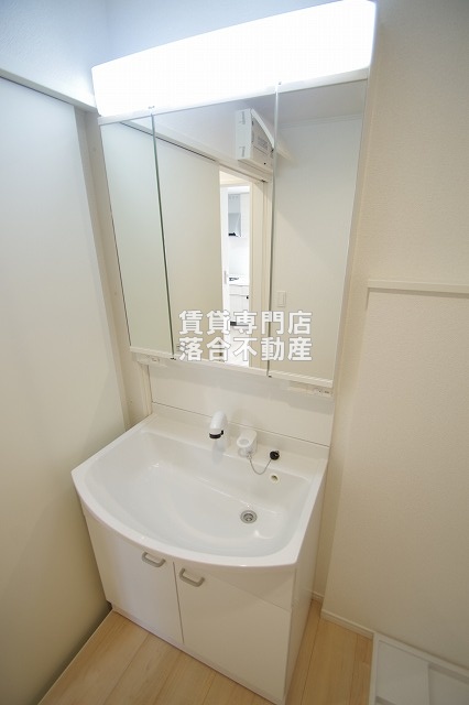 洗面設備　独立洗面化粧台付き