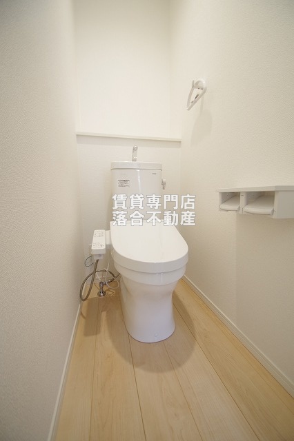 トイレ　温水洗浄暖房便座付き♪