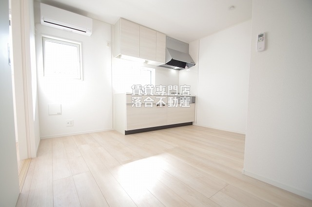 居室・リビング　白基調の清潔感あるリビング♪