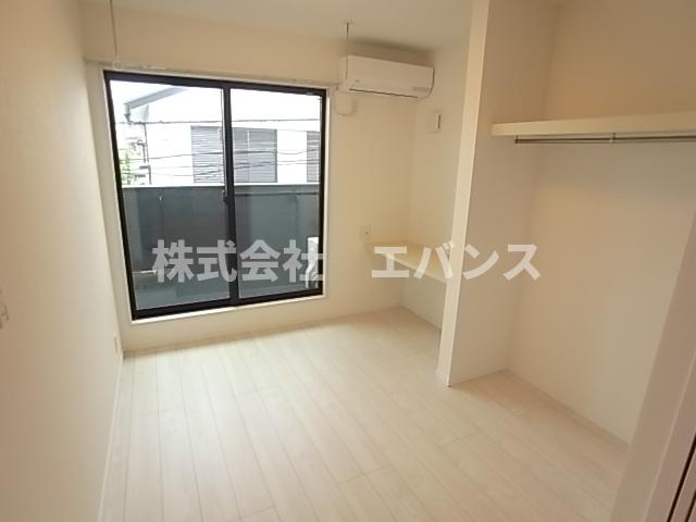 その他部屋・スペース　開放的な寝室です