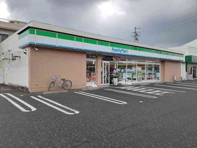 コンビニ　ファミリーマート　赤童子店（コンビニ）まで500m