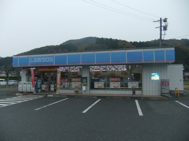 コンビニ　ローソン　津山昭和町店（コンビニ）まで400m