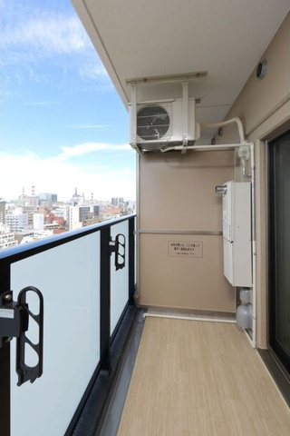 バルコニー　※写真は同じマンションの違う部屋のものになります。