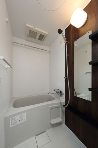 バス・シャワールーム　※写真は同じマンションの違う部屋のものになります。