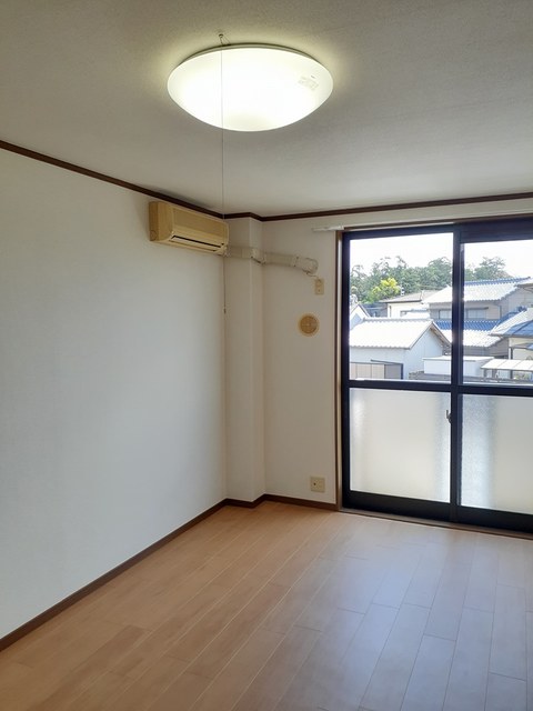 居室・リビング　９帖の広め洋室♪