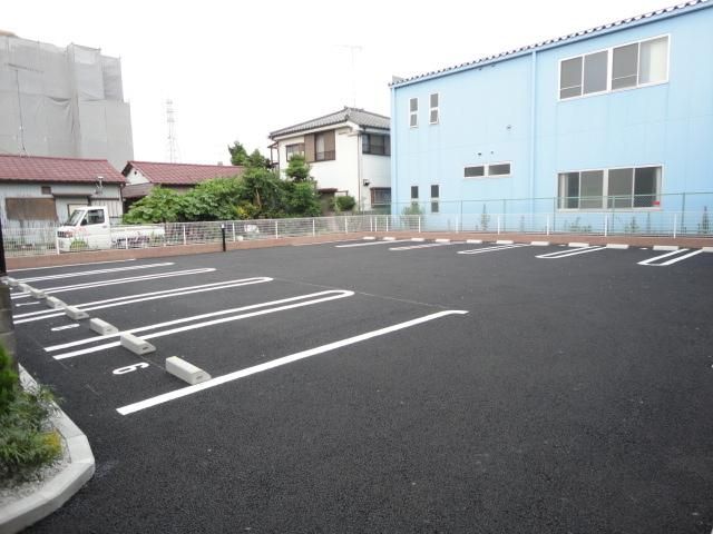 駐車場　整備された駐車場