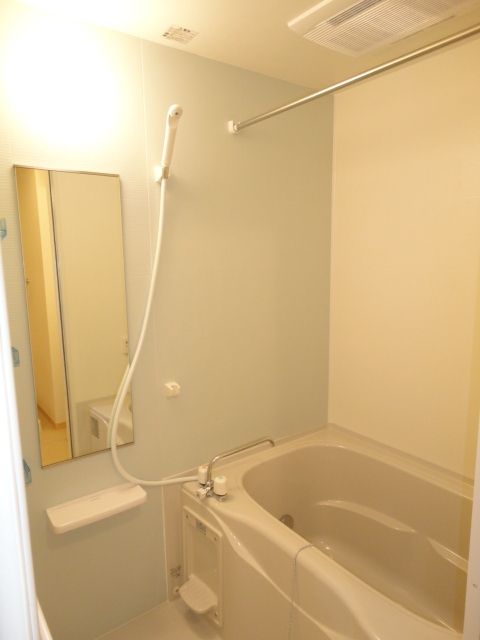 バス・シャワールーム　追い焚きも浴室乾燥もできます！