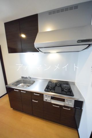 キッチン　ガスコンロ３口付き！