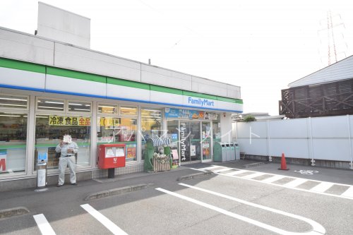 コンビニ　ファミリーマート栄長沼町店（コンビニ）まで551m