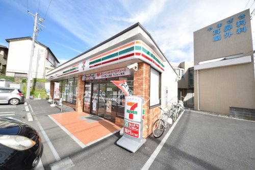 コンビニ　セブンイレブン横浜栄長沼町店（コンビニ）まで679m