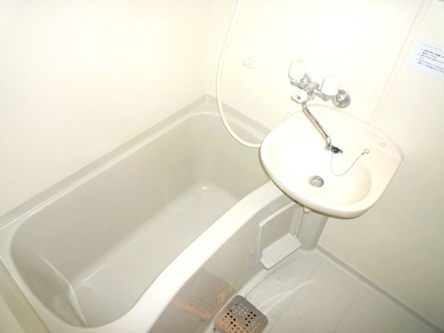 バス・シャワールーム　＊別部屋参考写真