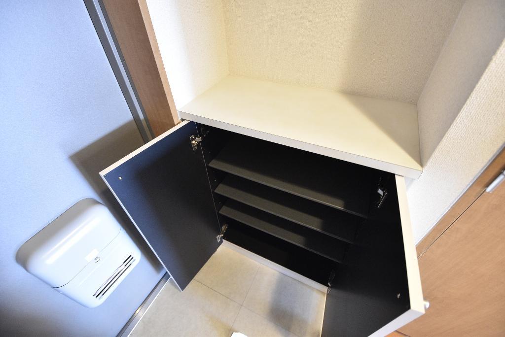 玄関　下駄箱