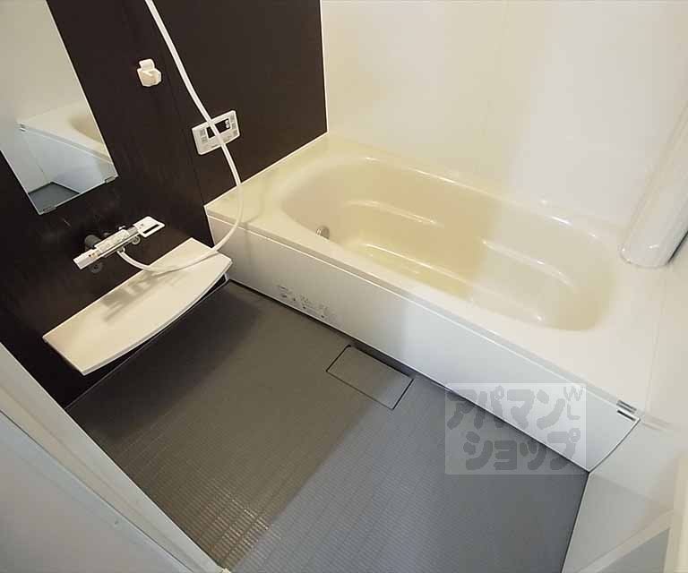 バス・シャワールーム　広々したバスルーム