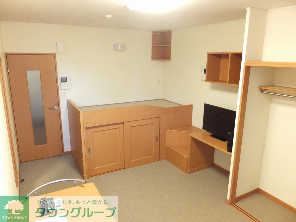 居室・リビング　家具家電付きのお部屋です。