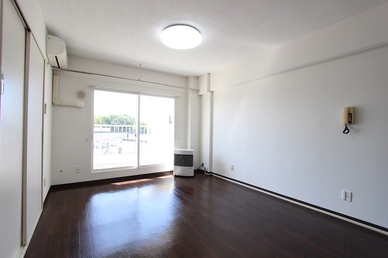 居室・リビング　※403号室参考