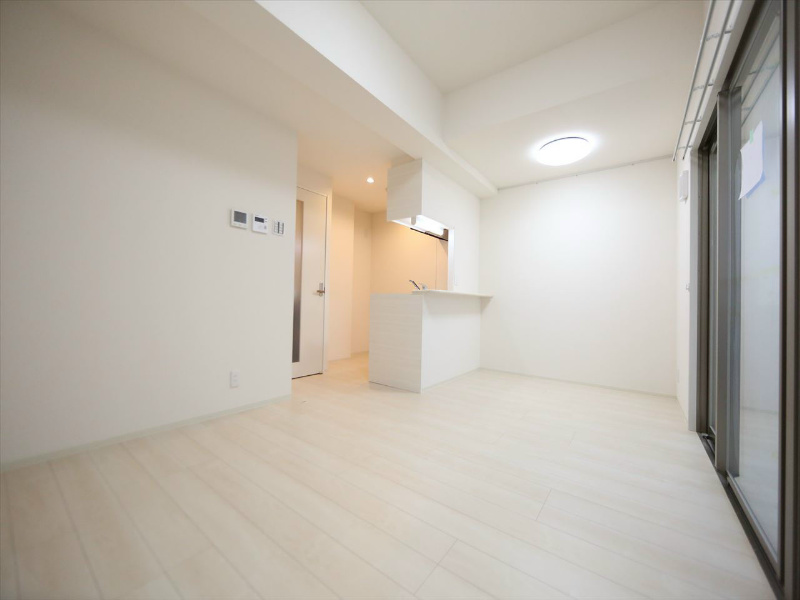 居室・リビング　ＬＤＫ10.7帖　カウンターキッチン　エアコン完備