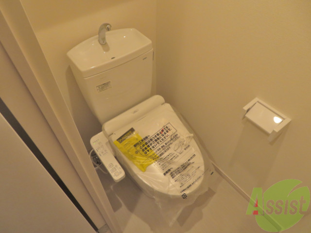 トイレ　嬉しいウォシュレット機能付きです。シャワートイレは便利ですね