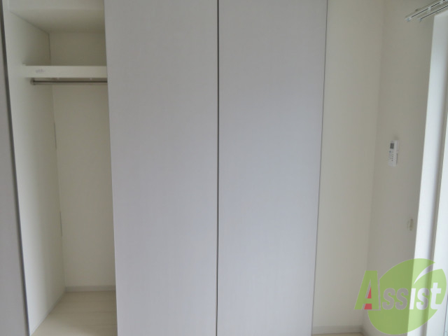 収納　クローゼットは大きい荷物も収納できます。