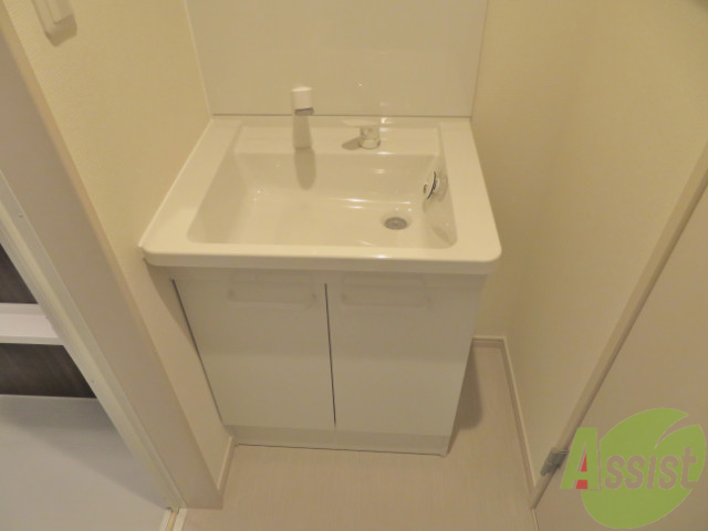 洗面設備　独立洗面台です。朝の身支度が楽しくなりそうです。