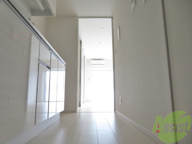 玄関　玄関から撮影しました。明るい雰囲気です。