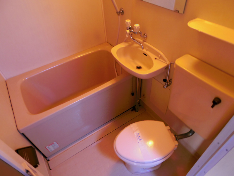 バス・シャワールーム　清潔感のある浴室