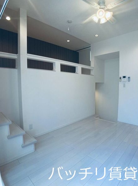 居室・リビング　別号室タイプの為、現状を優先致します。