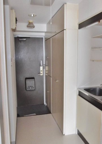 玄関　関内ロイヤルガーデン