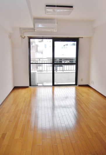 居室・リビング　関内ロイヤルガーデン