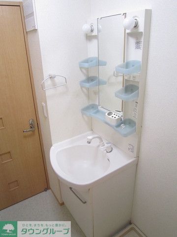 洗面設備　棚に収納が出来ます
