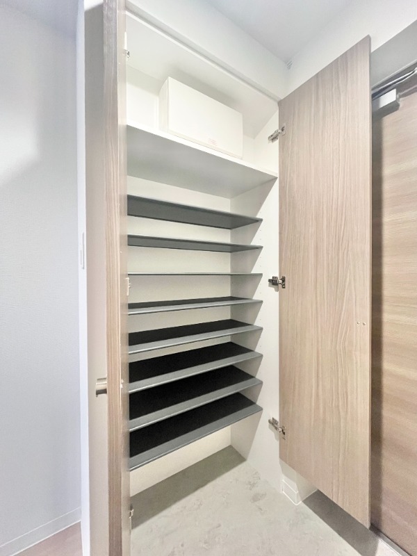 玄関　同タイプ室内参照