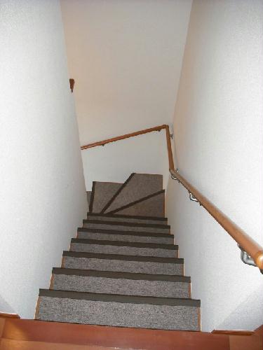 玄関　１階玄関への階段