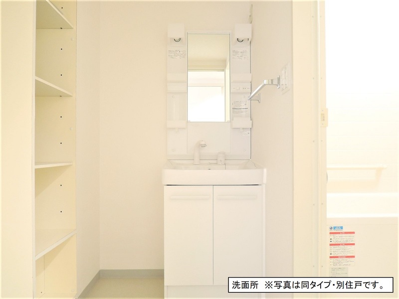 洗面設備　身支度に欠かせない独立洗面台♪