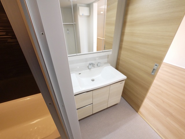 洗面設備　独立洗面化粧台付き