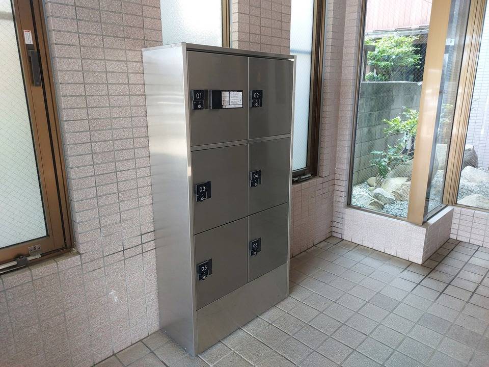 エントランス　宅配ボックス