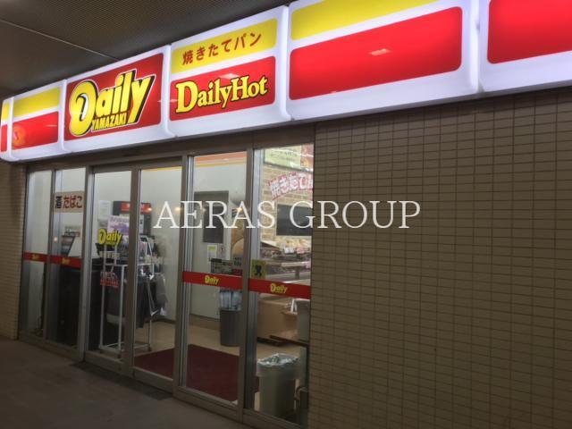コンビニ　デイリーヤマザキ 鴻巣駅前店（コンビニ）まで1222m