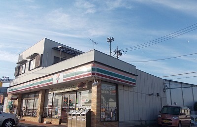 コンビニ　セブンイレブン岡宮北店（コンビニ）まで70m