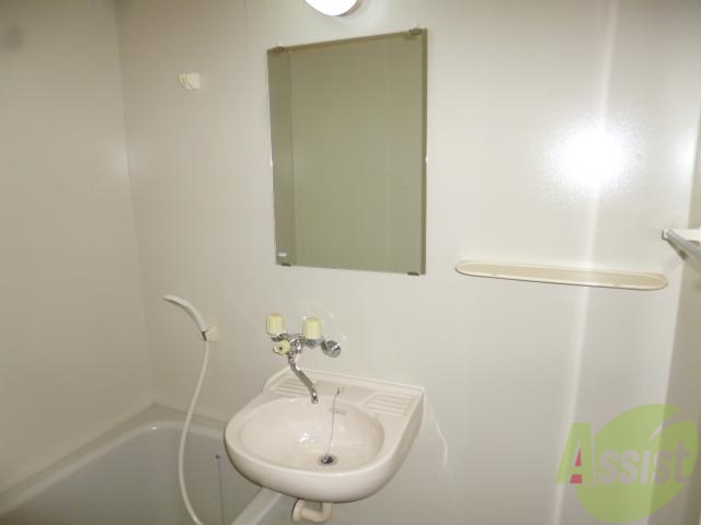 洗面設備　お風呂と一体化の洗面台、シャワーと歯磨き一緒にできます！