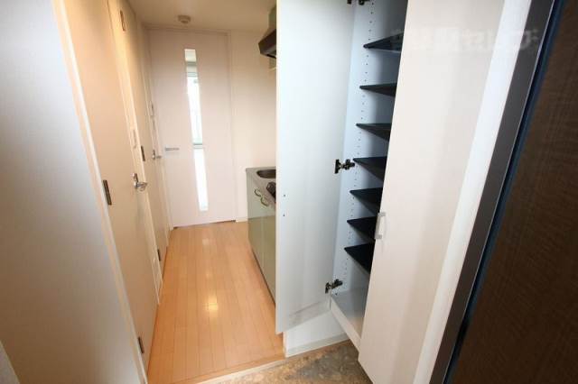 玄関　玄関まわり、シューズＢＯＸもたっぷり入ります。