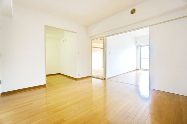 居室・リビング　※別部屋参考写真です