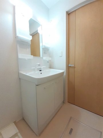 洗面設備　コンパクトで使いやすい洗面所