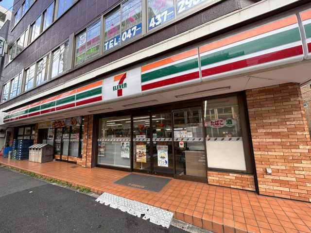 コンビニ　セブンイレブン（コンビニ）まで231m