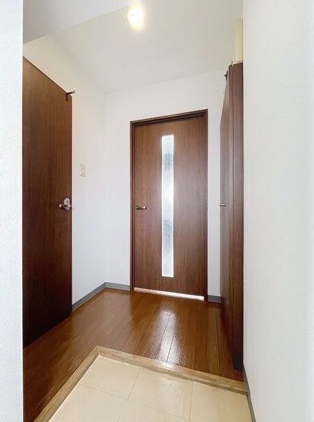 玄関　明るい玄関がお出迎えです☆