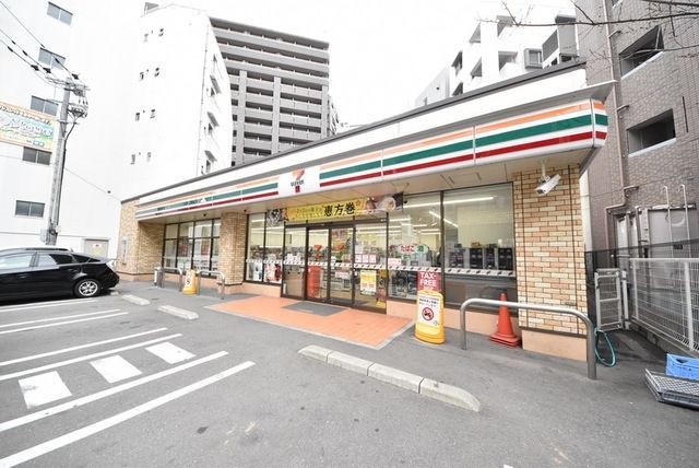 コンビニ　セブンイレブン博多人参通り店（コンビニ）まで268m